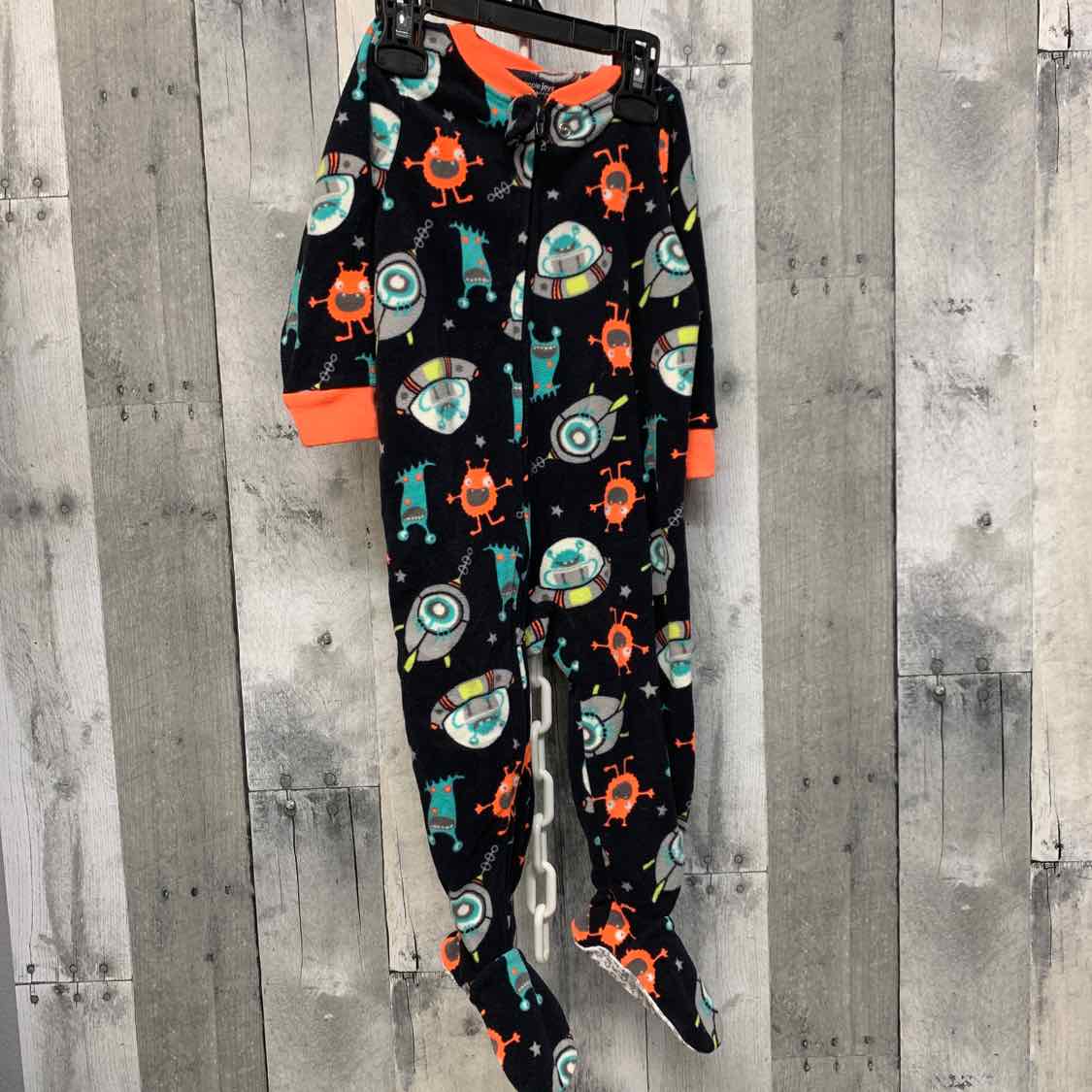 Size 12 Months Black Graphic Simple Joys Footy PJs