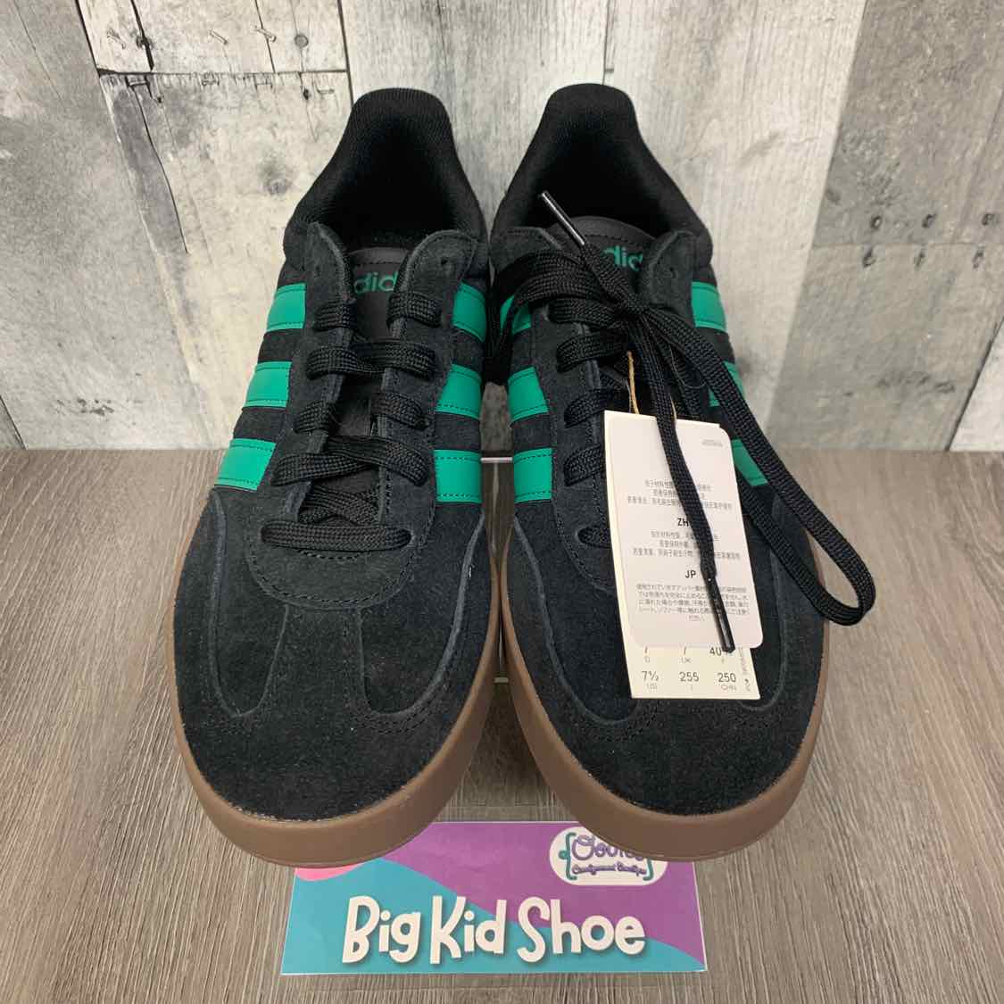 Size 7.5 Black/Green Sport Brand Sneakers