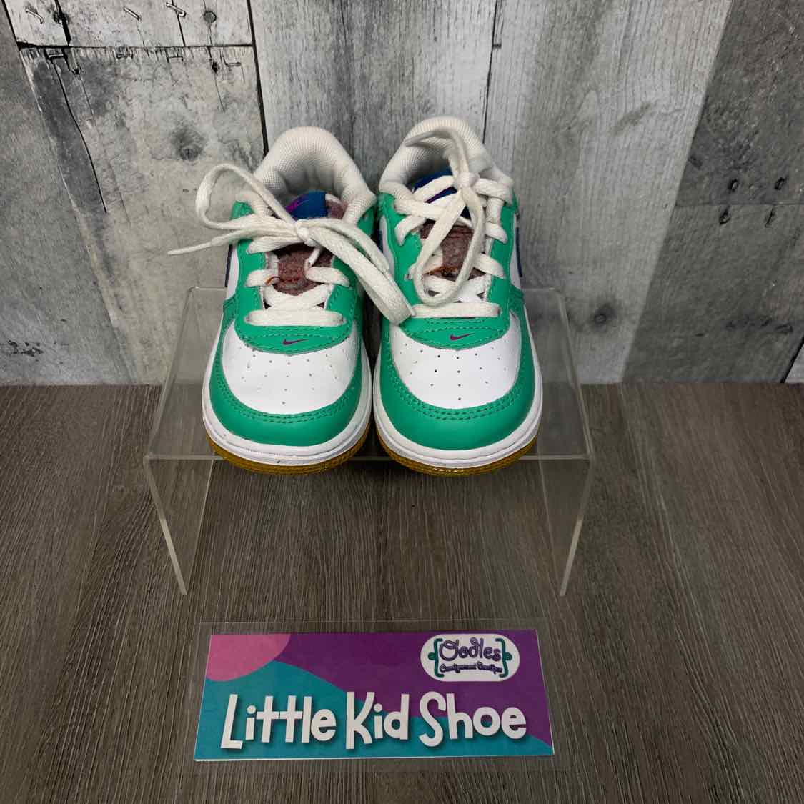 Size 7 White/Green Sport Brand Sneakers - OodlesCB