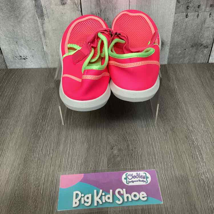 Size 6 Hot Pink Wonder Nation Water Shoes