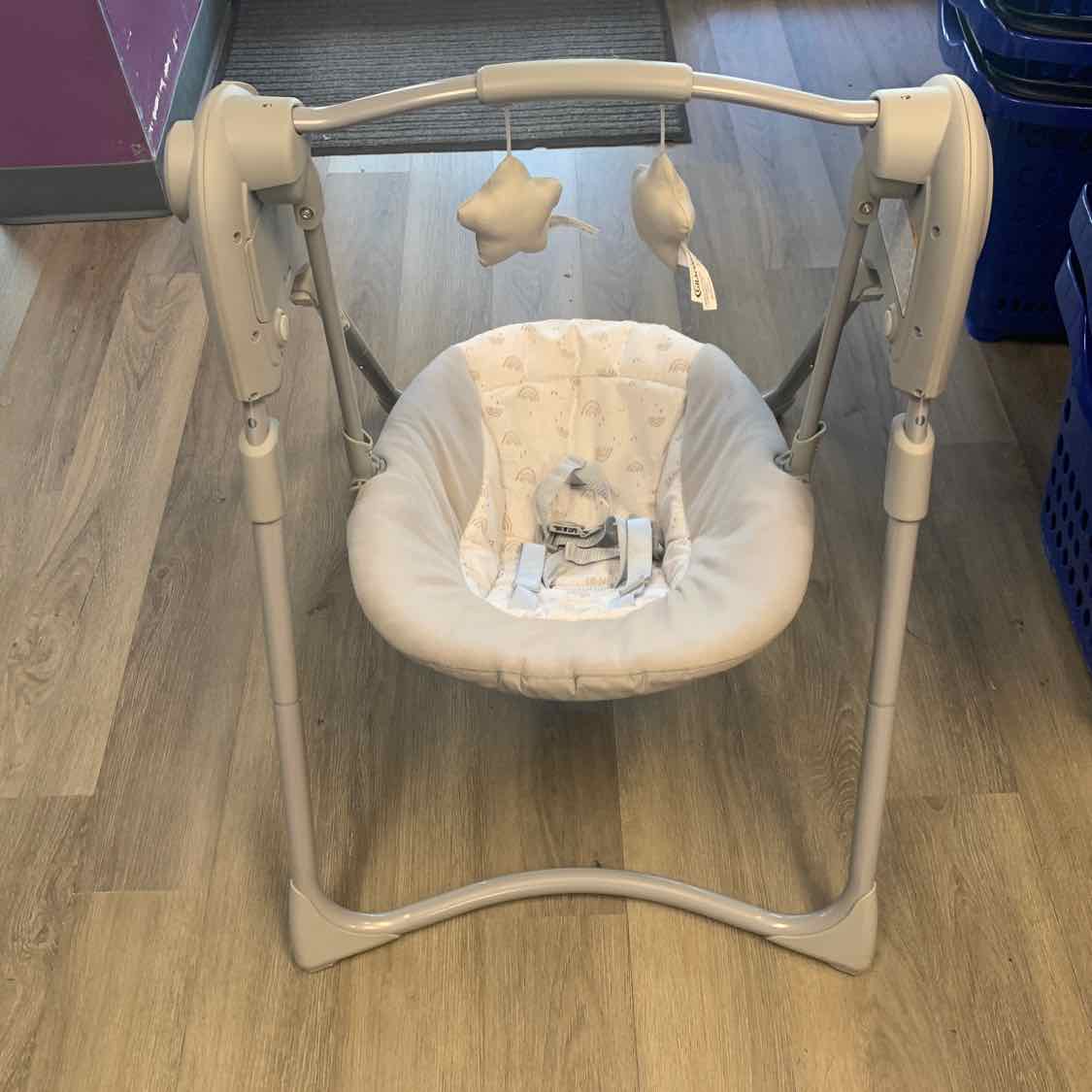 Graco Gray/White Swing - No Pwr