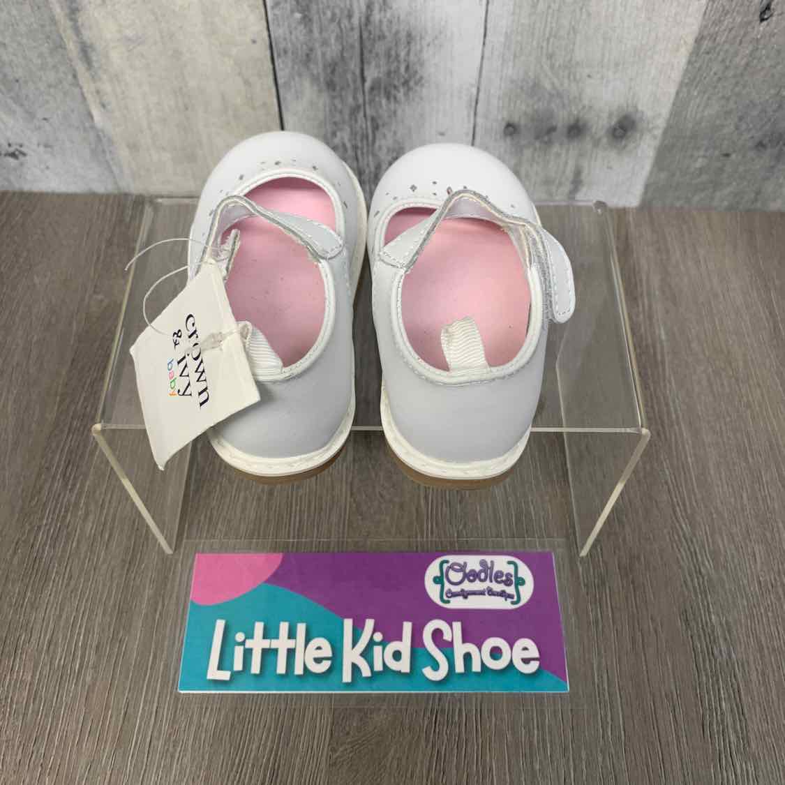 Size 4 White Crown & Ivy Dress Shoes