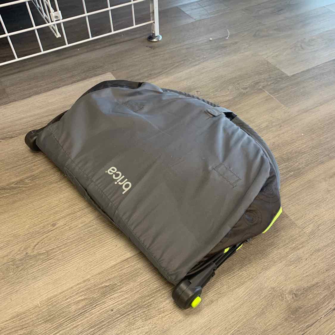 brica Gray/Green Travel Bed