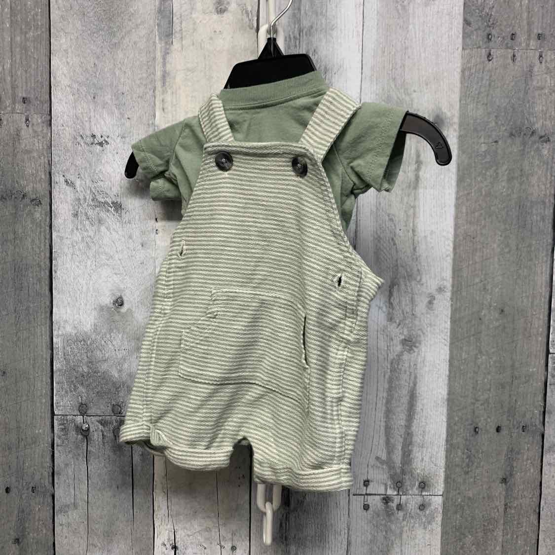Size Newborn Green/White Carter's Shirt/Shorts