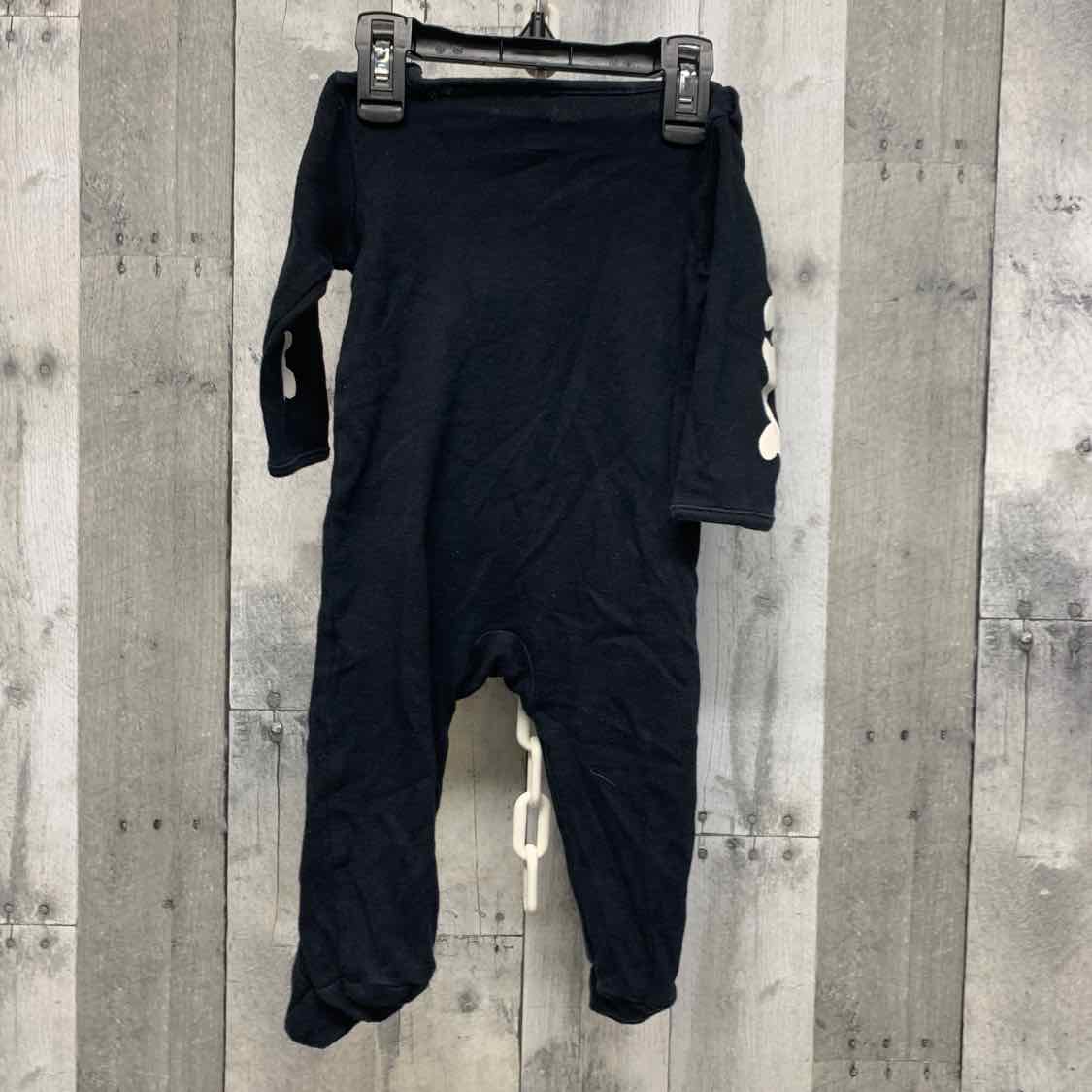 Size 9 Months Black/White Just One You Footy PJs