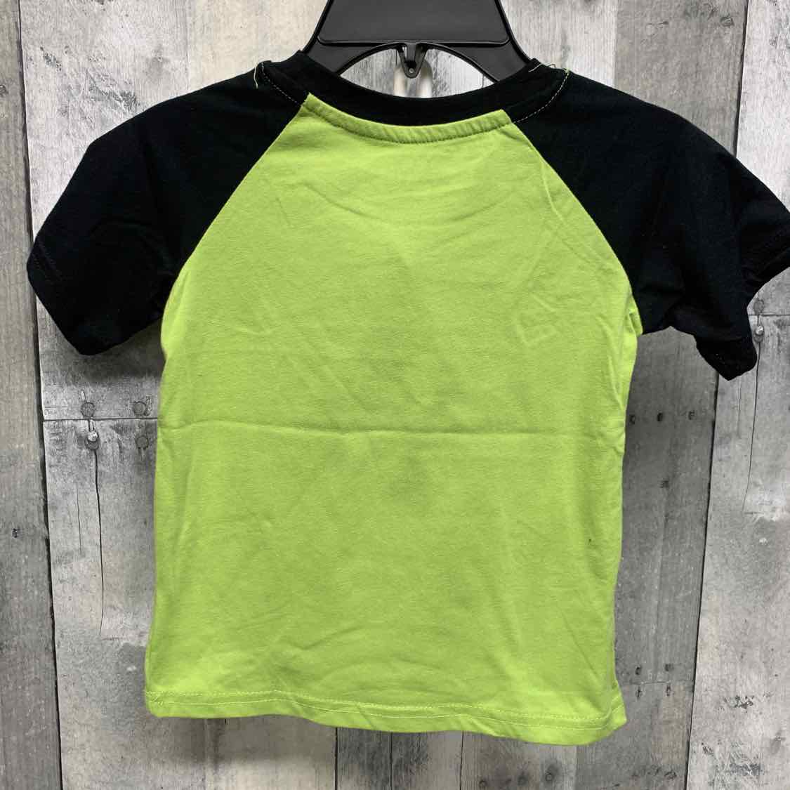 Size 4T Green/Black Marvel T Shirt