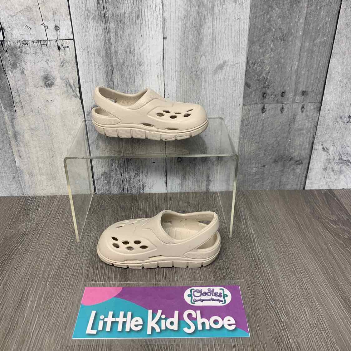 Size 4 Tan Mid Brand Water Shoes