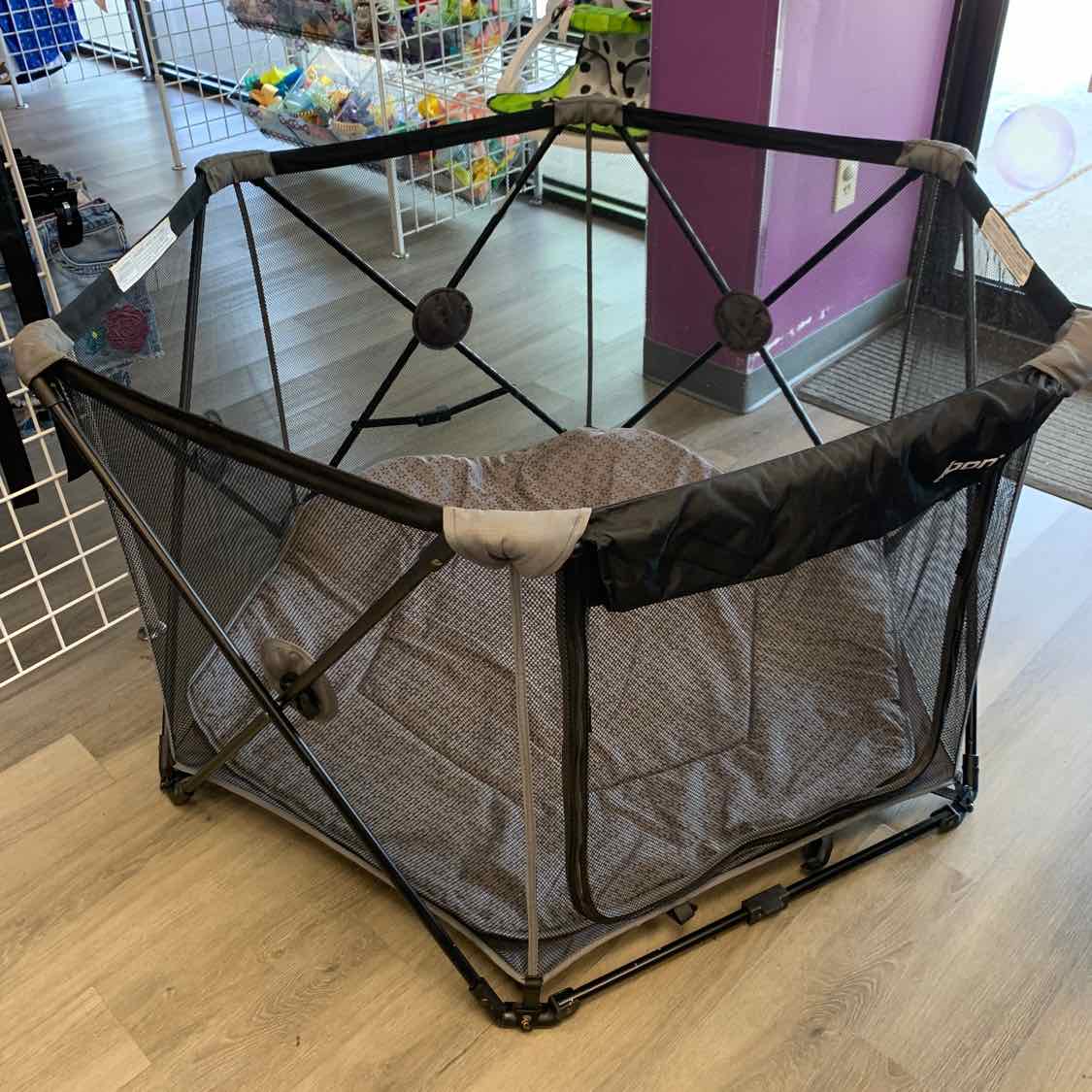 Generic Black/Gray Play Yard