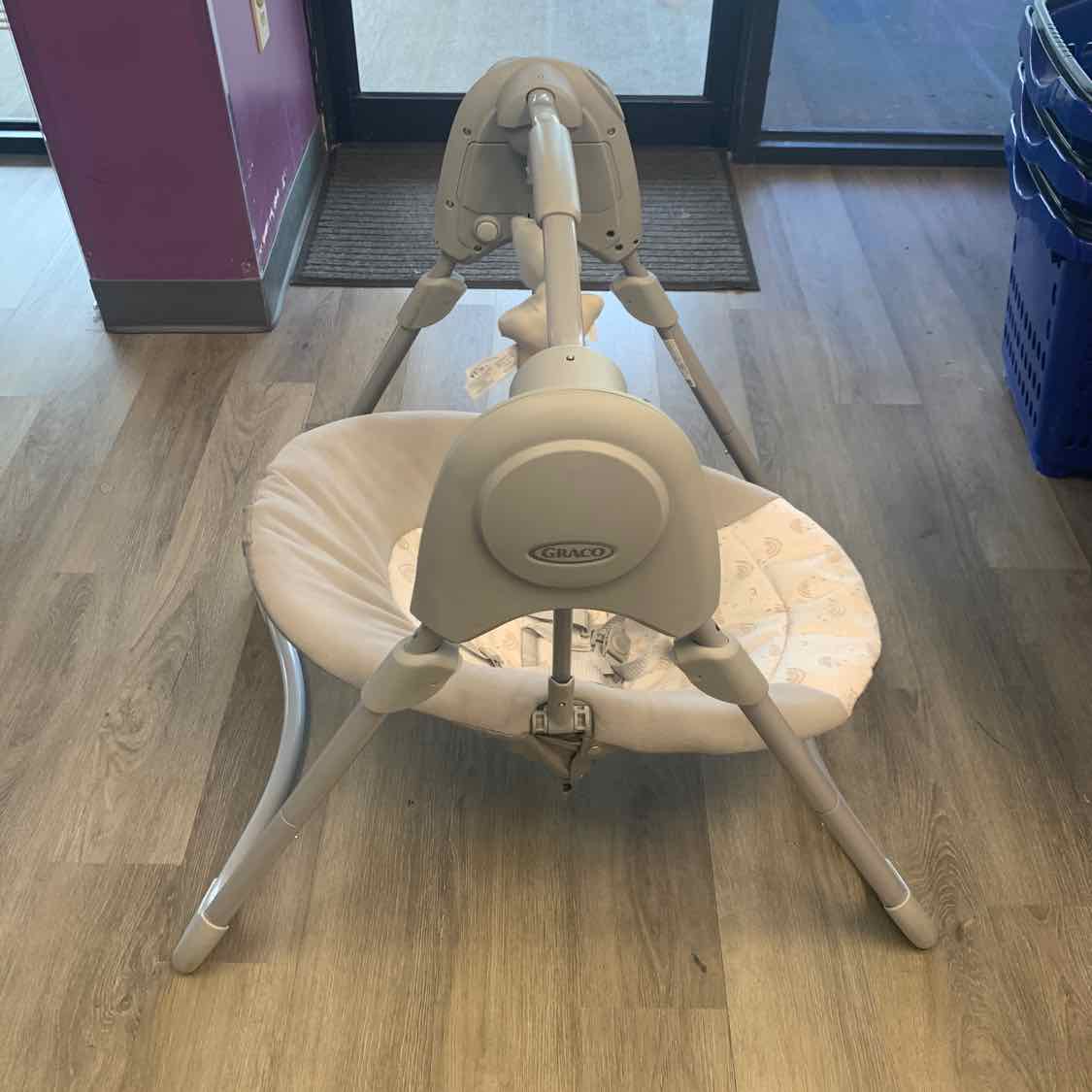 Graco Gray/White Swing - No Pwr