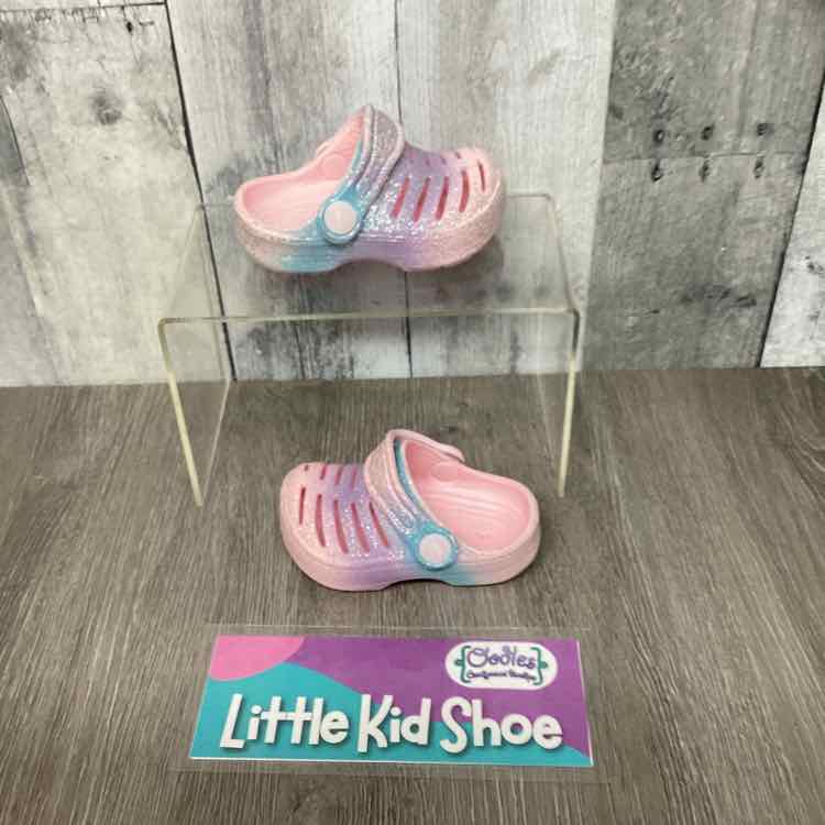 Size 2 Pink/Purple Nautica Water Shoes
