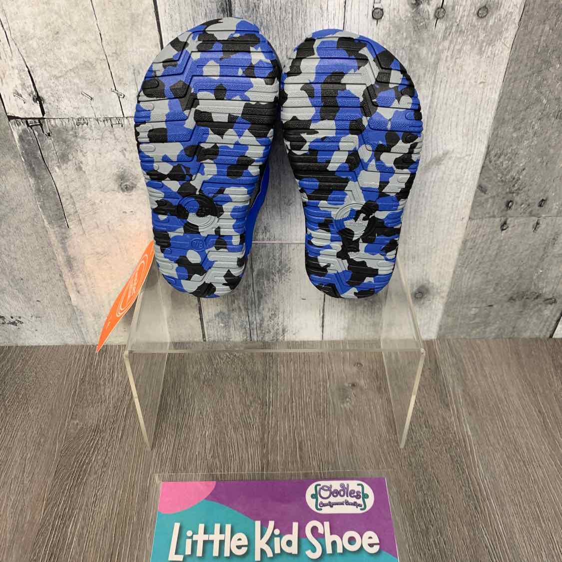 Size 7/8 Blue Camo Wonder Nation Water Shoes