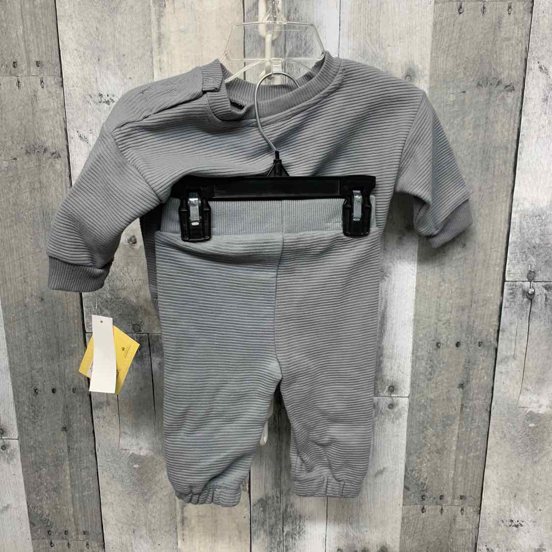Size 0-3 Months Gray Peanuts Shirt/Pants
