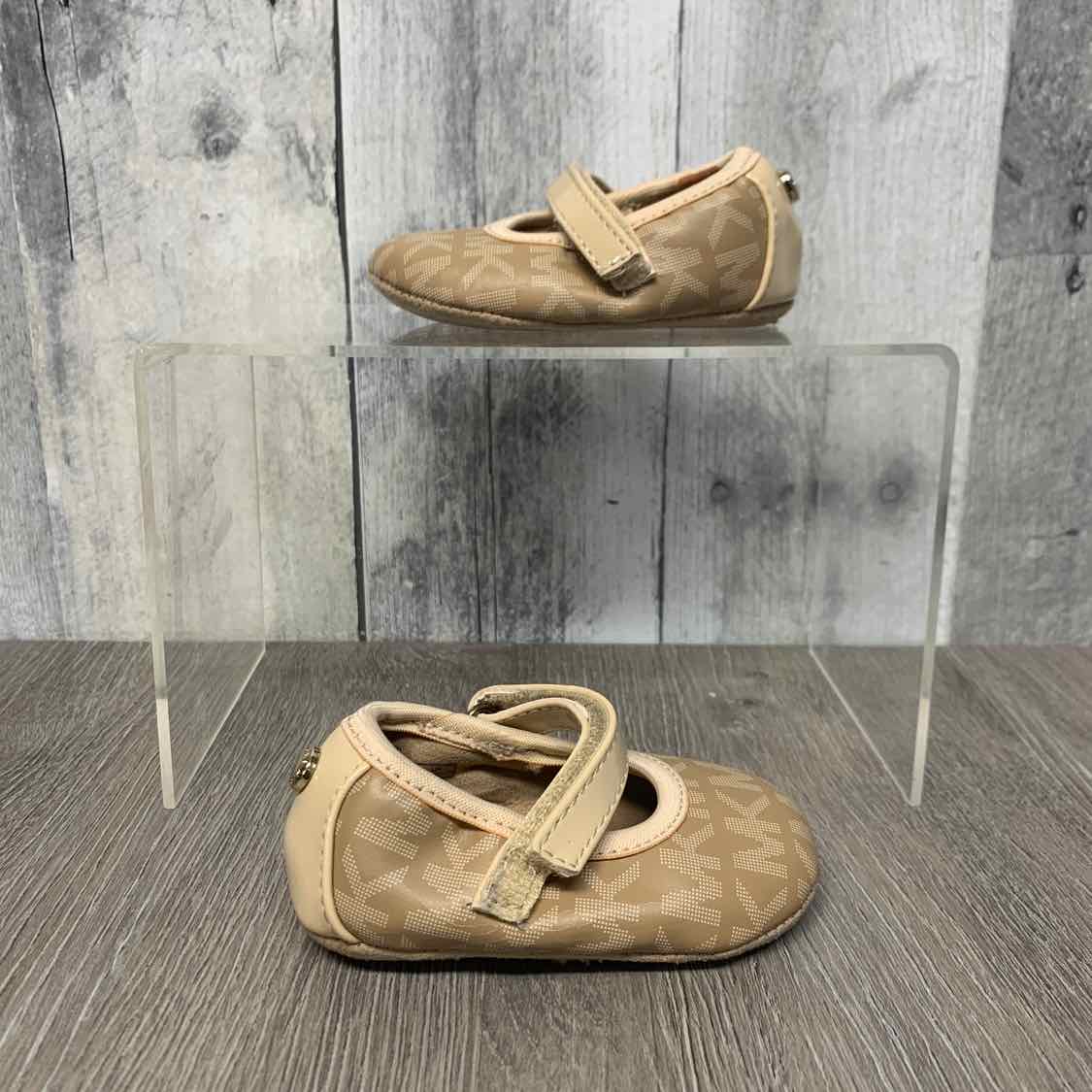 Size 2 Tan Michael Kors Soft Sole Shoes - OodlesCB