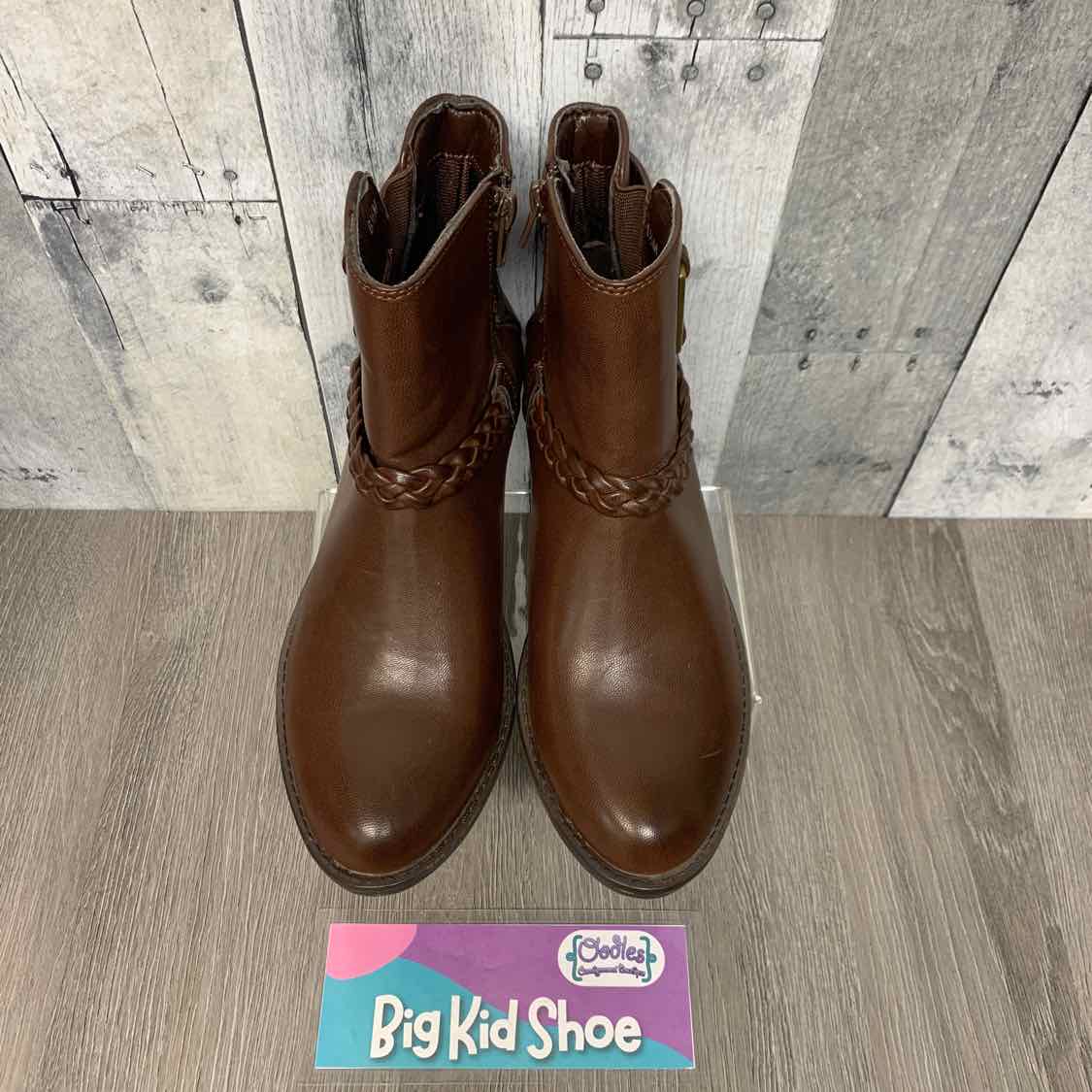 Size 6.5 Brown B Brand Boots