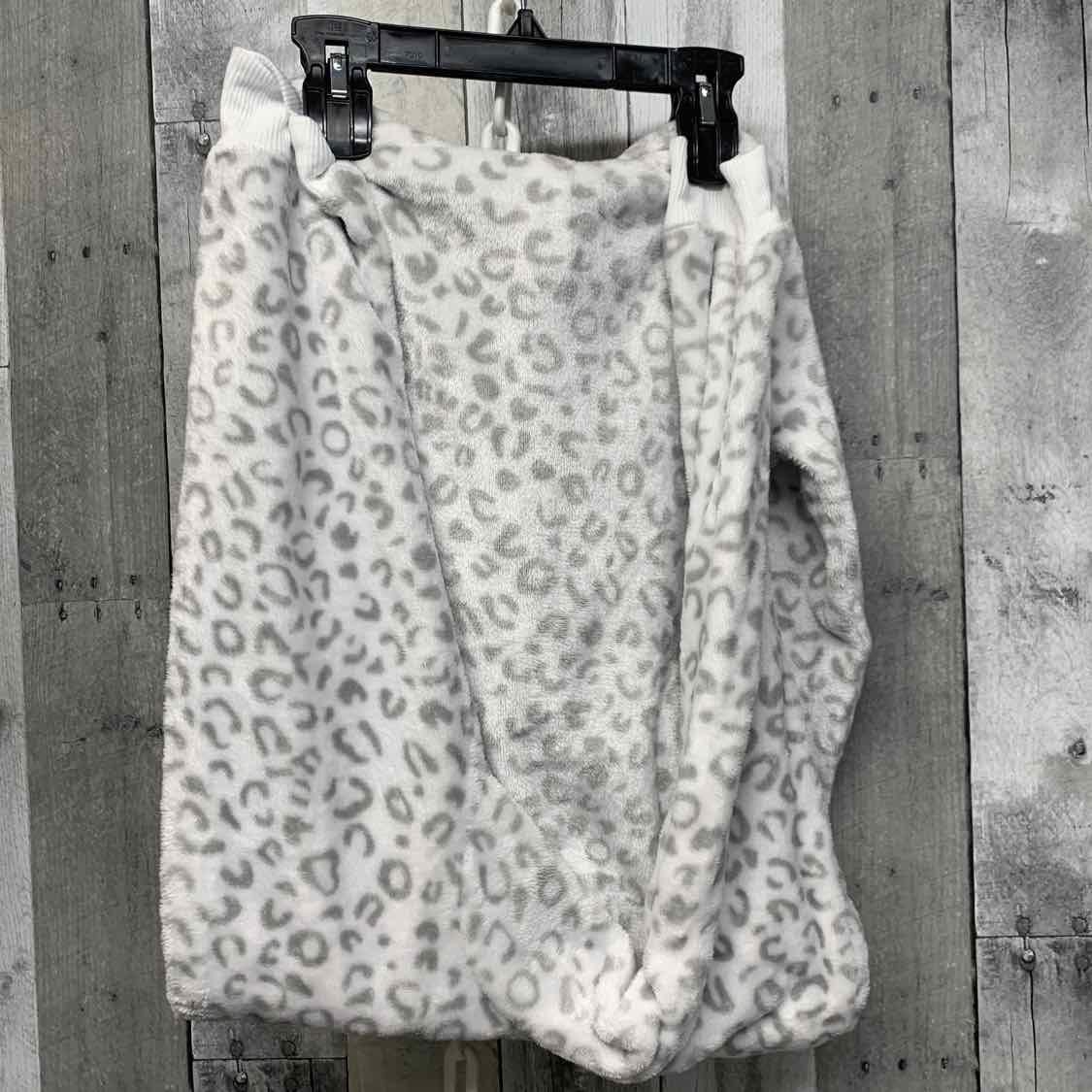 Size 6/7 Gray Animal Print Cat & Jack Footy PJs