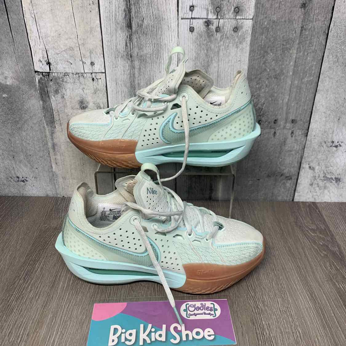 Size 7 Mint Sport Brand Sneakers