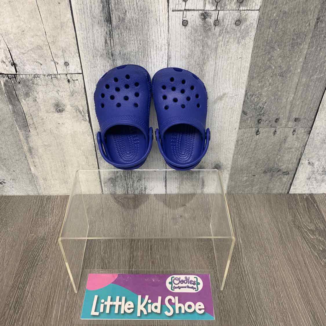 Size 2 Navy Crocs Water Shoes