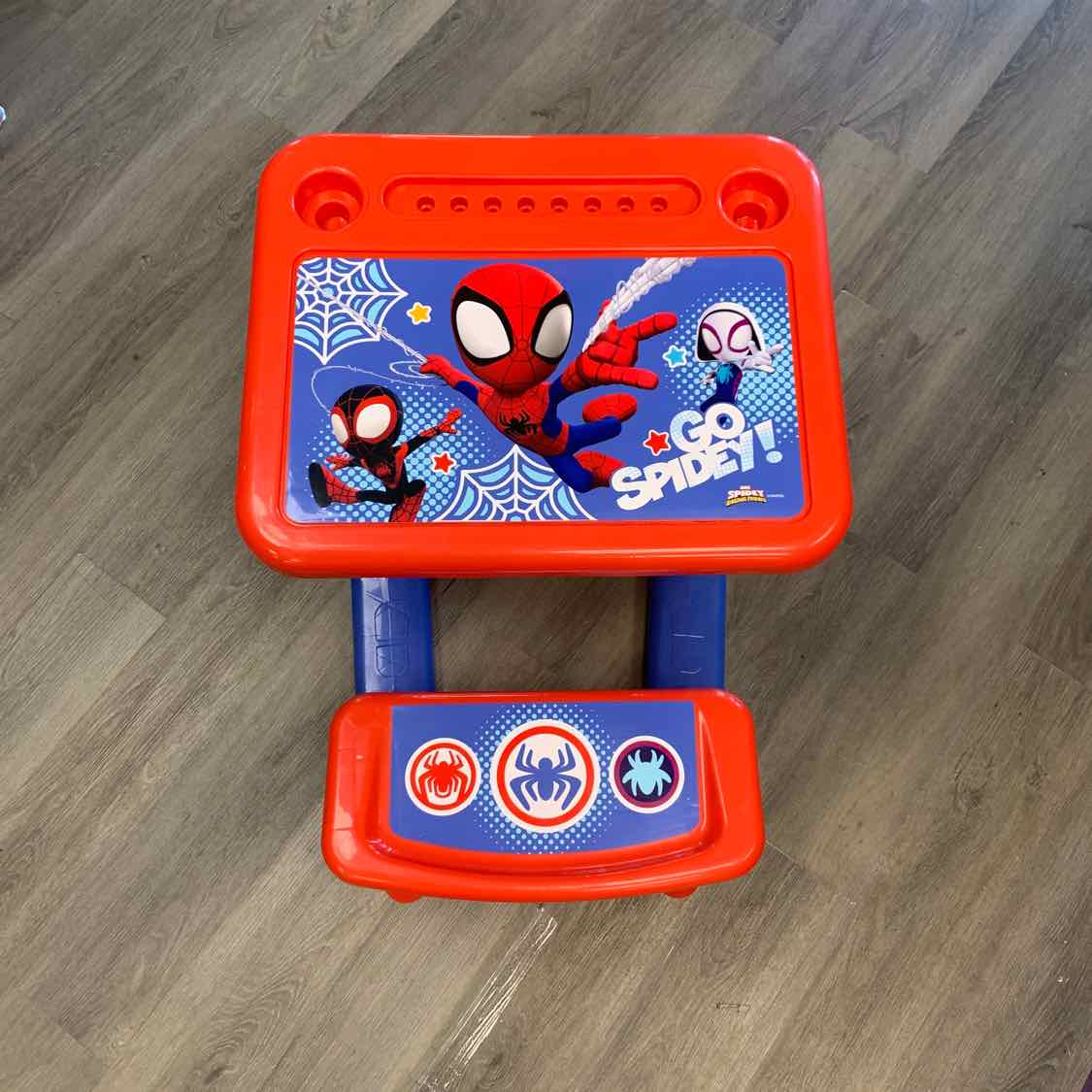 Delta Red/Blue Desk