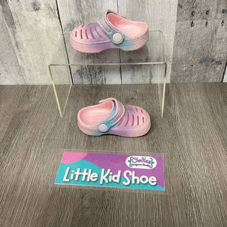 Size 2 Pink/Purple Nautica Water Shoes