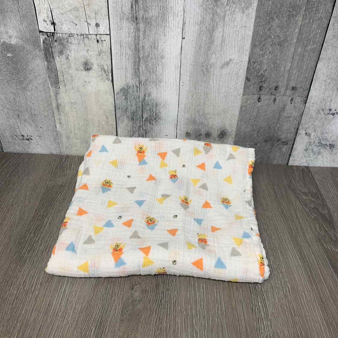 Disney White Print Pooh Blanket