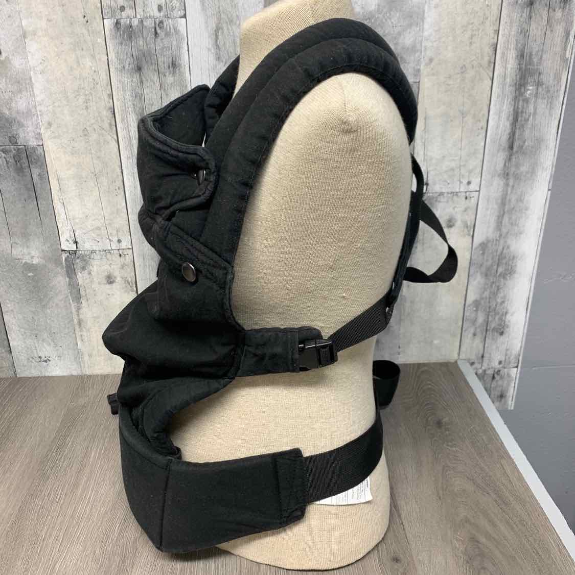 MomCozy Black Infant Carrier