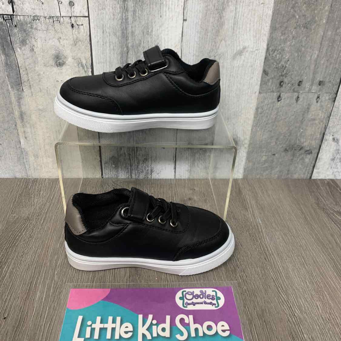 Size 8 Black/White Josmo Sneakers