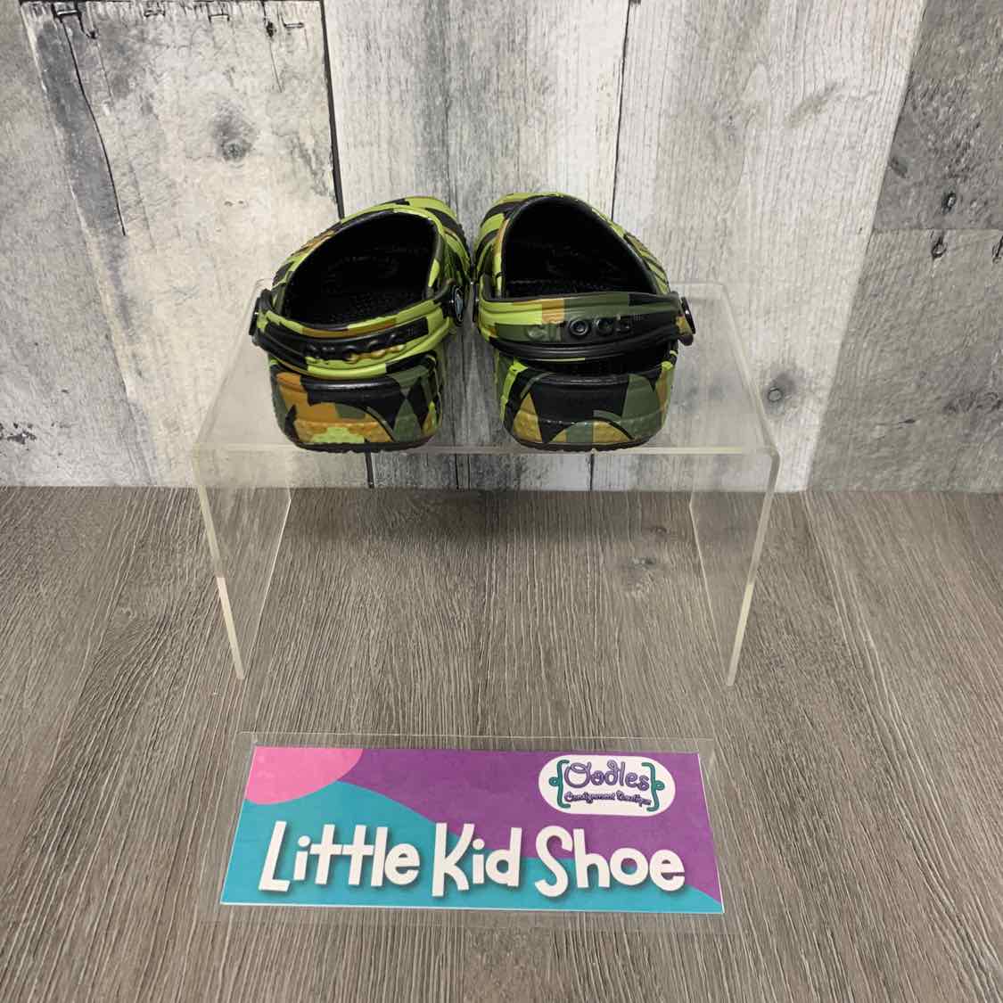 Size 3 Black/Green Crocs Water Shoes