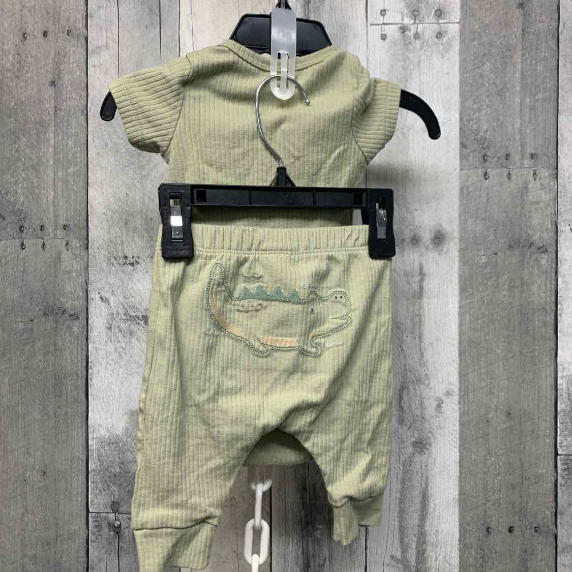 Size 3 Months Green Carter's Shirt/Pants