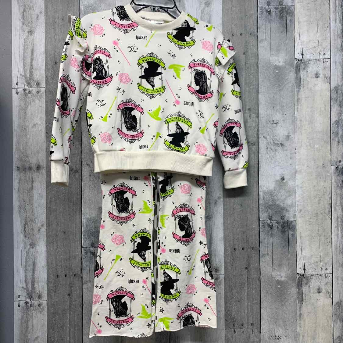 Size 5/6 White Print Universal Kids Shirt/Leggings