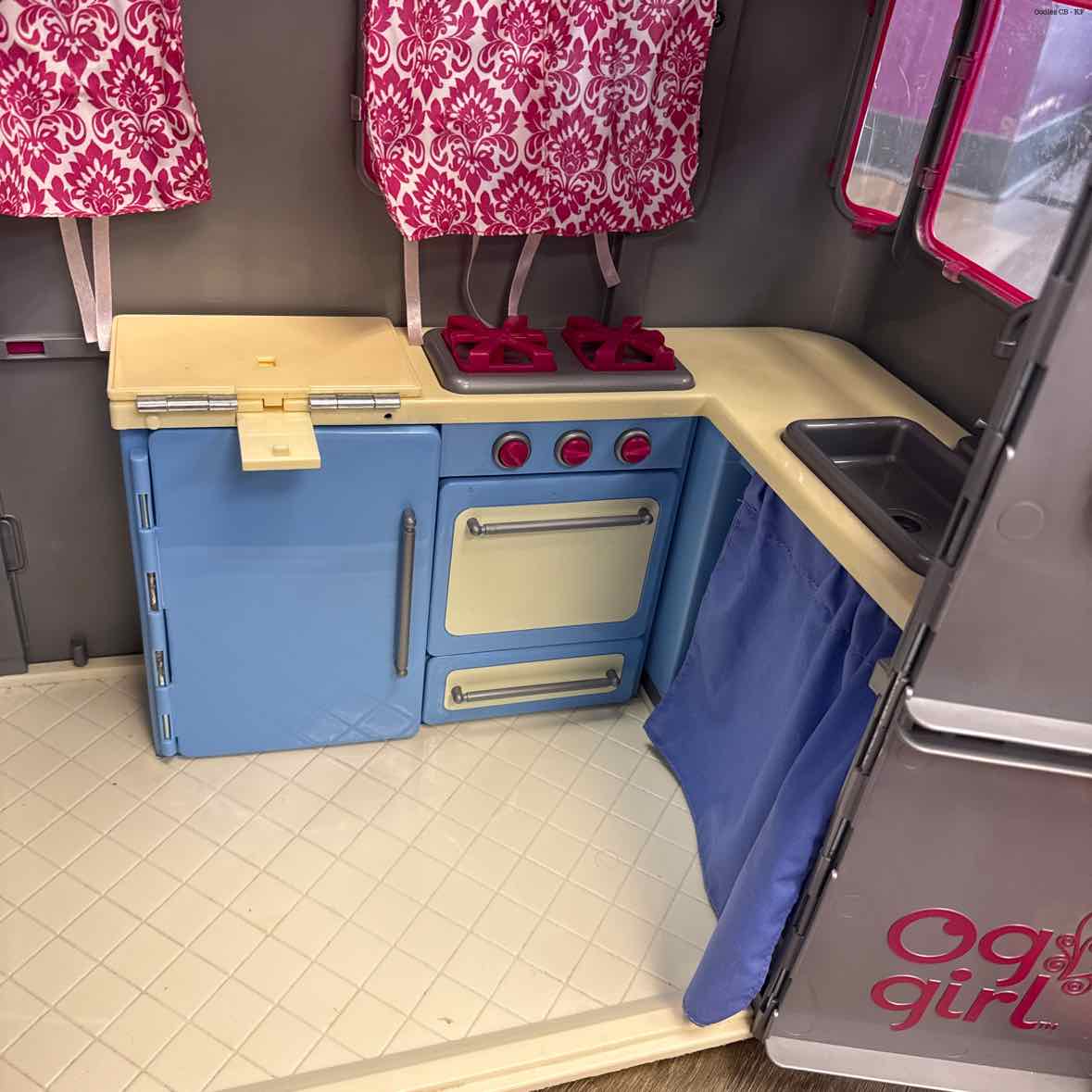 Our Generation Gray Doll Playset
