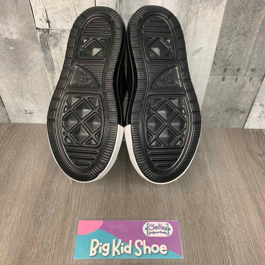 Size 4 Black/White Converse Water Shoes