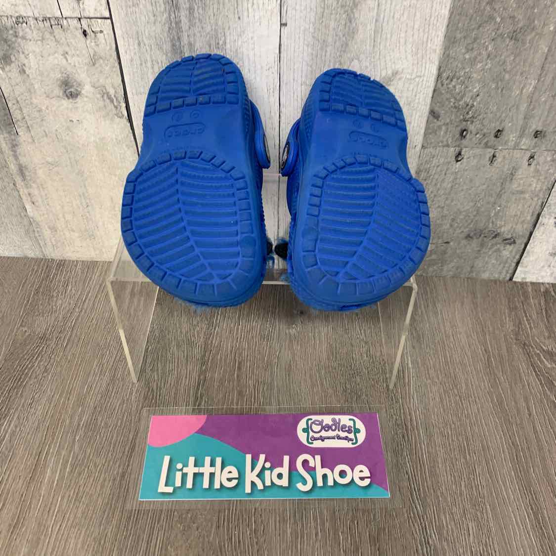 Size 7 Blue Crocs Water Shoes - OodlesCB