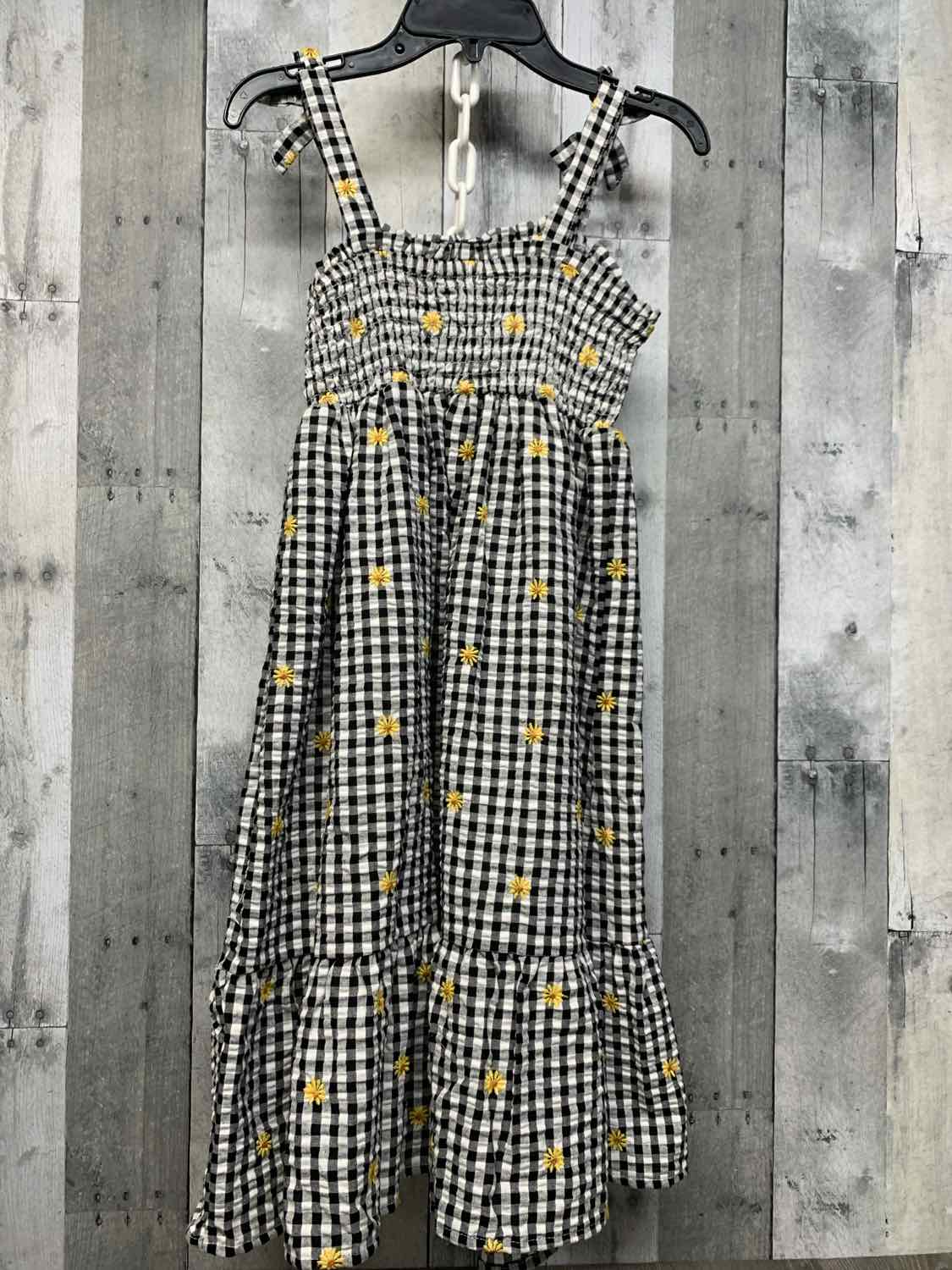 Size 8 Black/White Btween Dress - OodlesCB