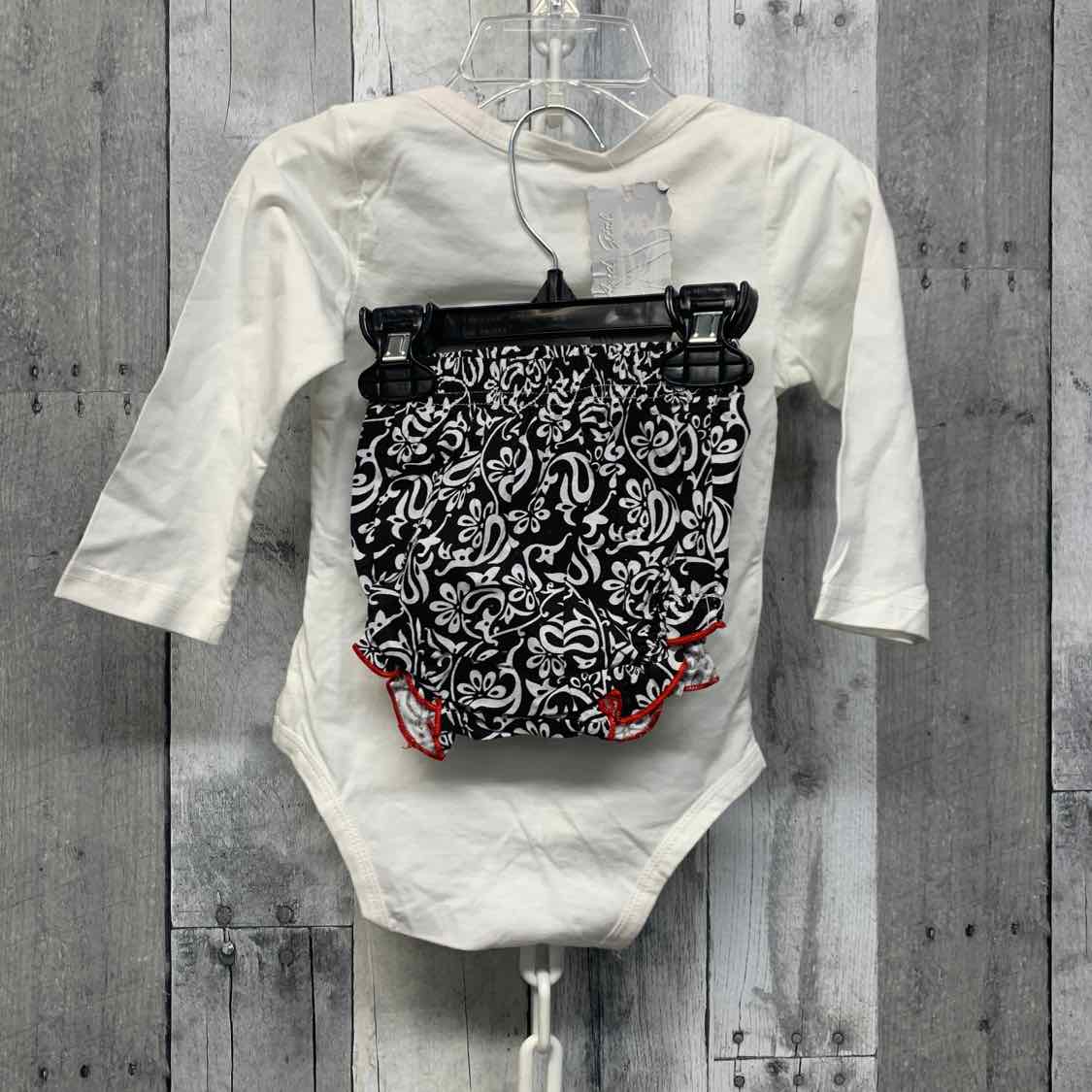 Size 12-18 Months White/Black B Brand Shirt/Shorts