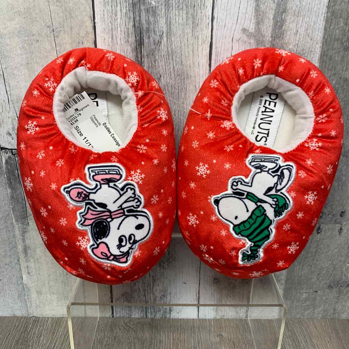 Size 11/12 Red/White Peanuts Slippers