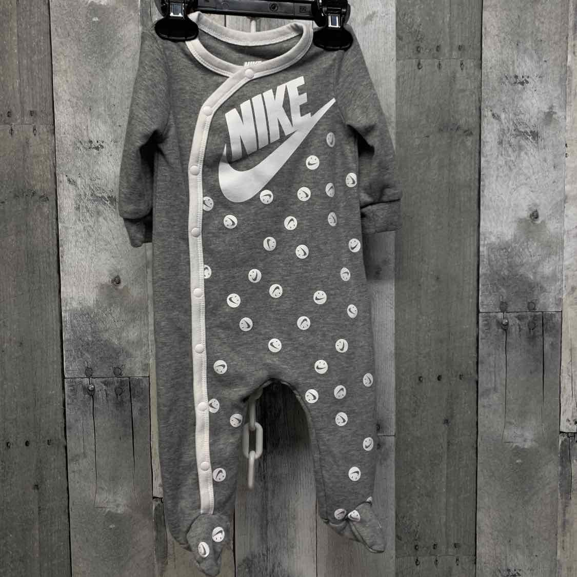 Size 6 Months Gray/White Sport Brand Footy PJs