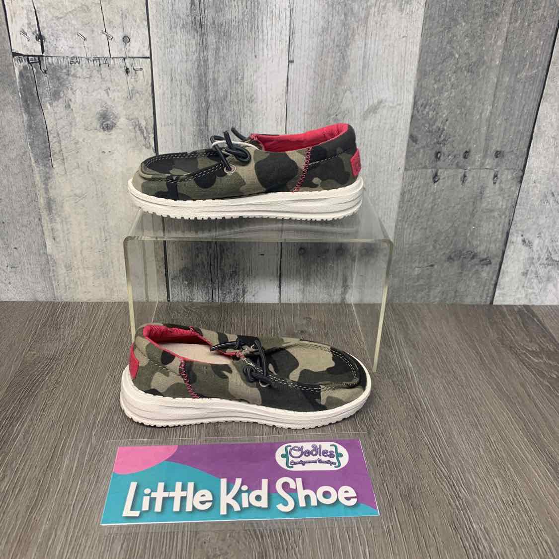 Size 8 Green Camo Hey Dude Loafers