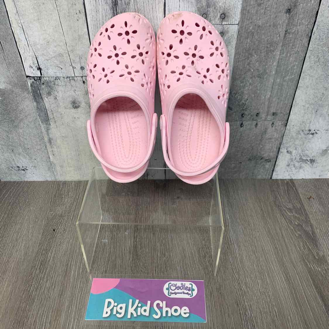 Size 2 Light Pink Crocs Water Shoes
