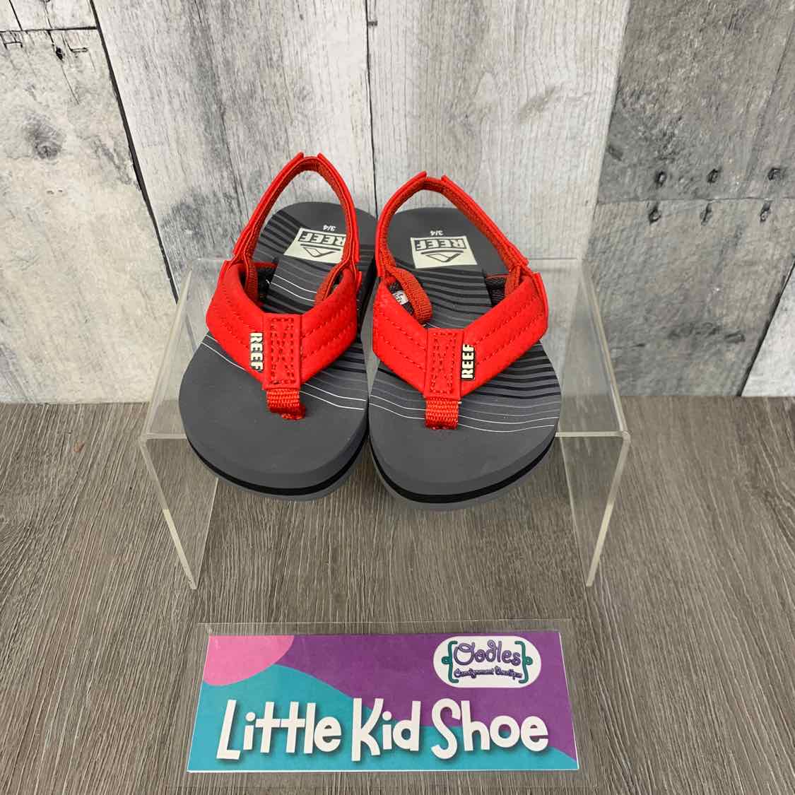 Size 3/4 Gray/Red Reef Sandals