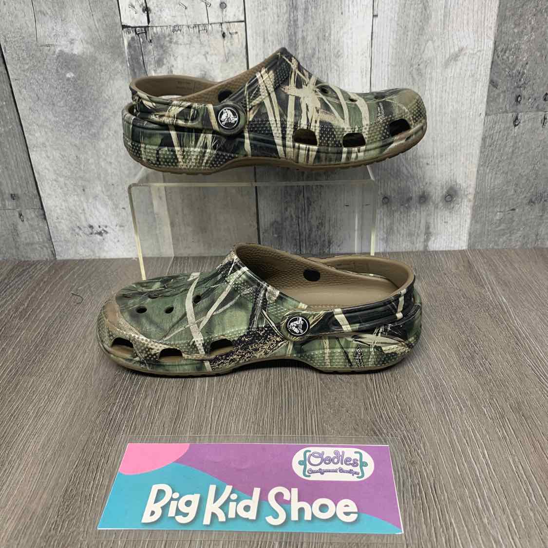 Size 3 Green Camo Crocs Water Shoes