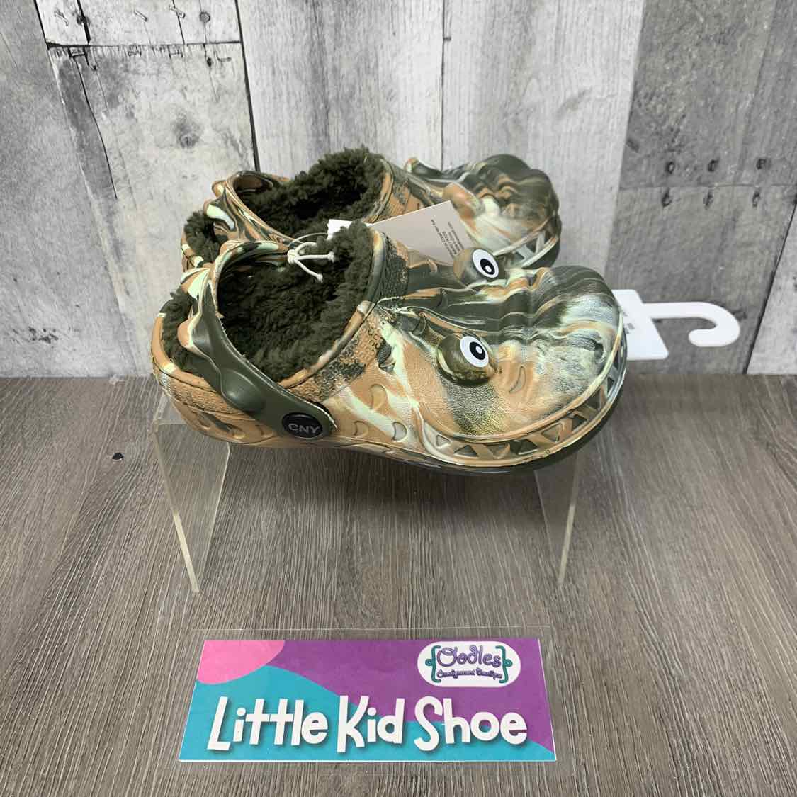 Size 8/9 Green/Brown Capelli Slip On Shoes
