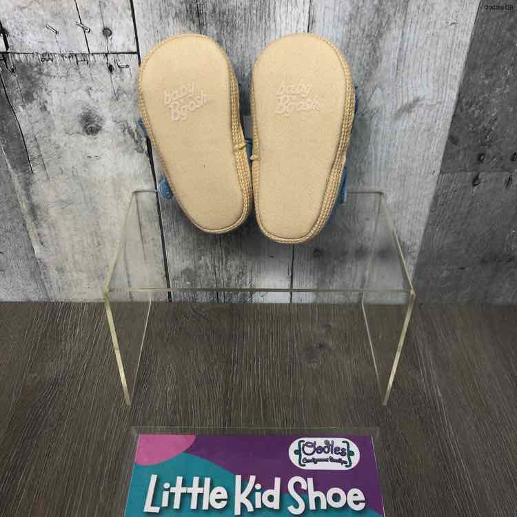 Size 2 Denim/Tan Osh Kosh Soft Sole Shoes