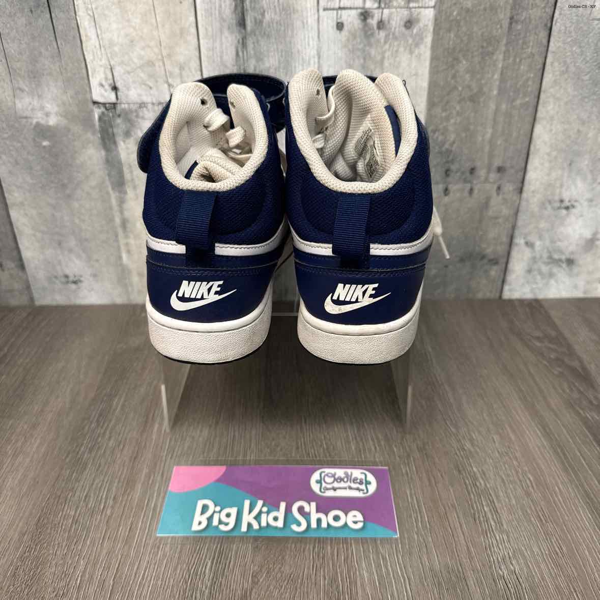 Size 7 White/Navy Sport Brand Sneakers