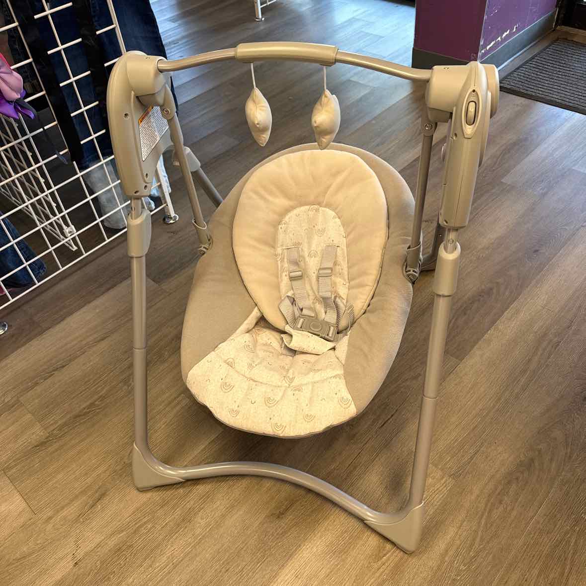 Graco Gray Print Travel Swing