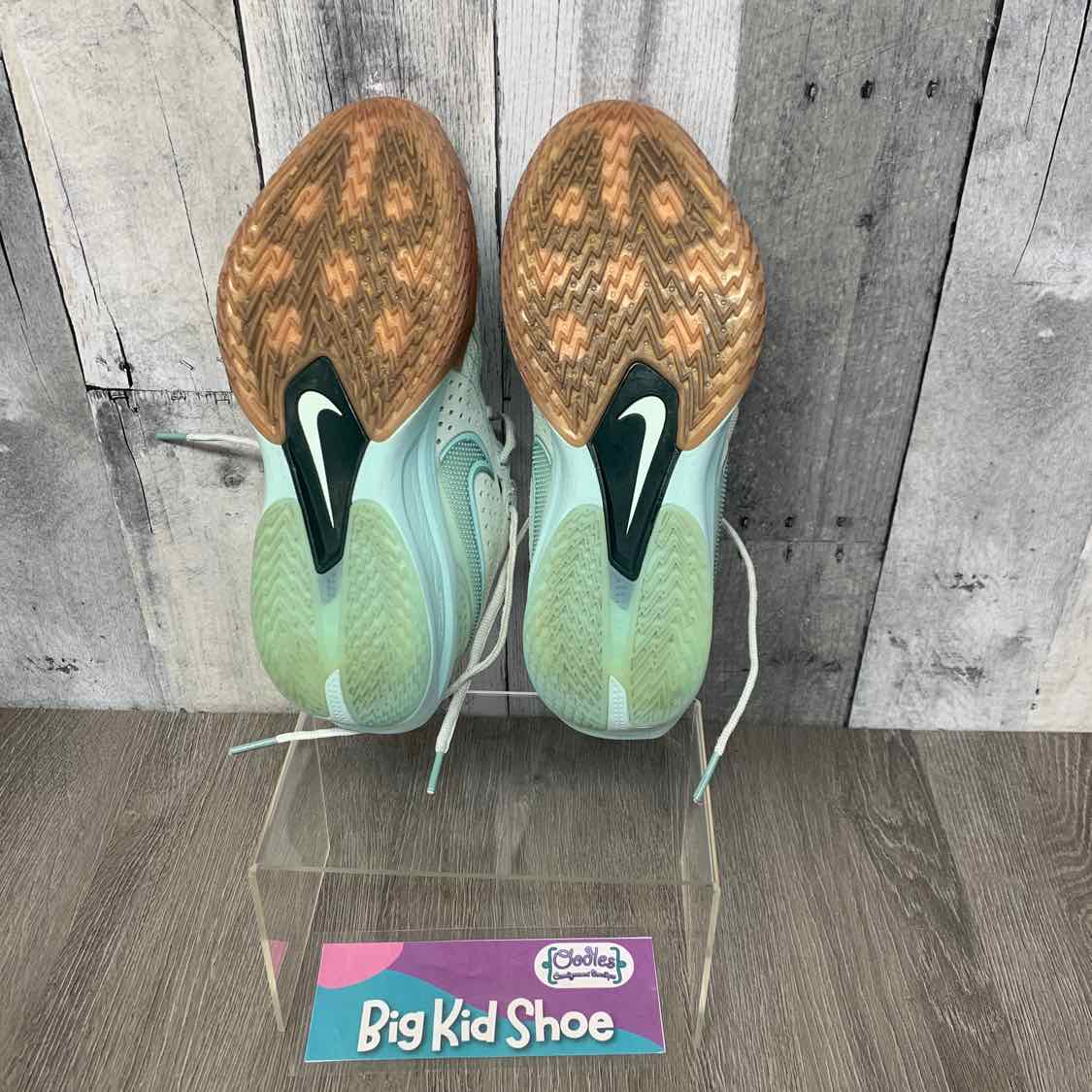 Size 7 Mint Sport Brand Sneakers