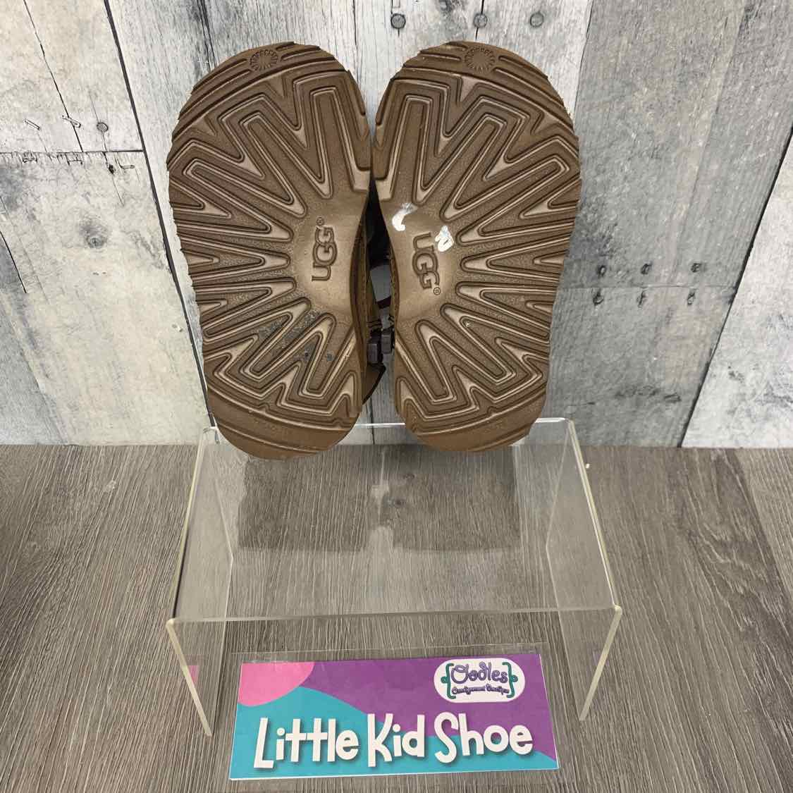 Size 7 Brown/Red UGG Boots
