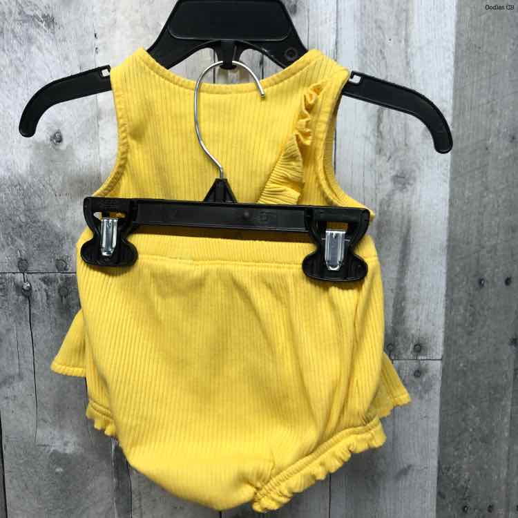 Size 3-6 Months Yellow Old Navy Shirt/Shorts