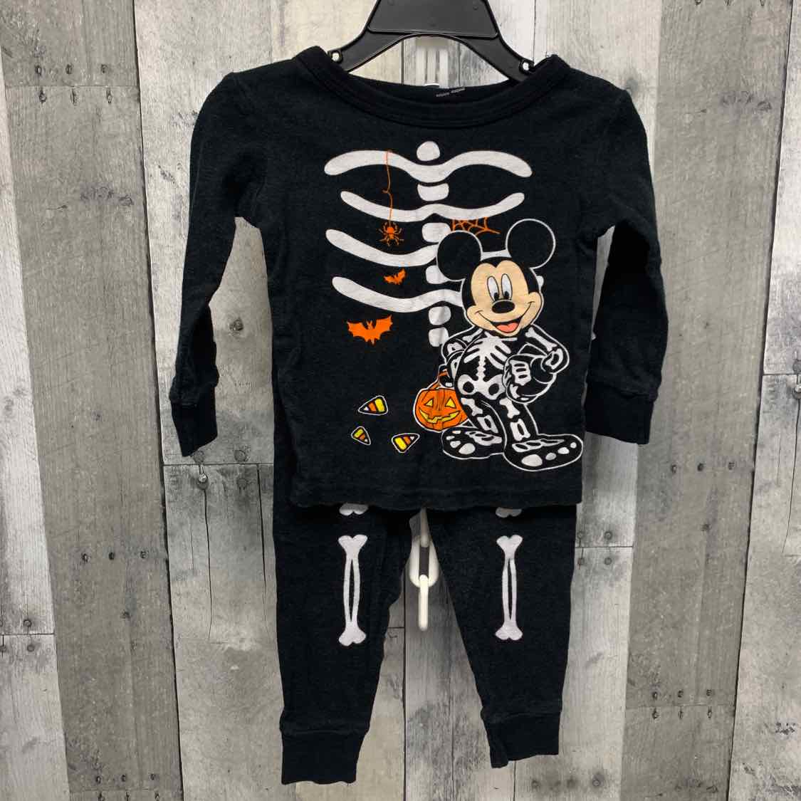 Size 2T Black/White Disney 2pc PJs