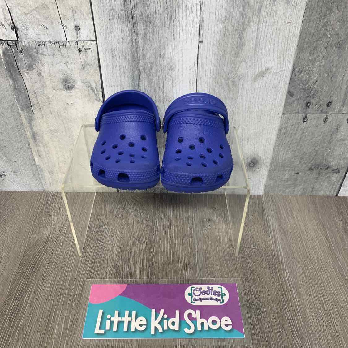 Size 2 Navy Crocs Water Shoes