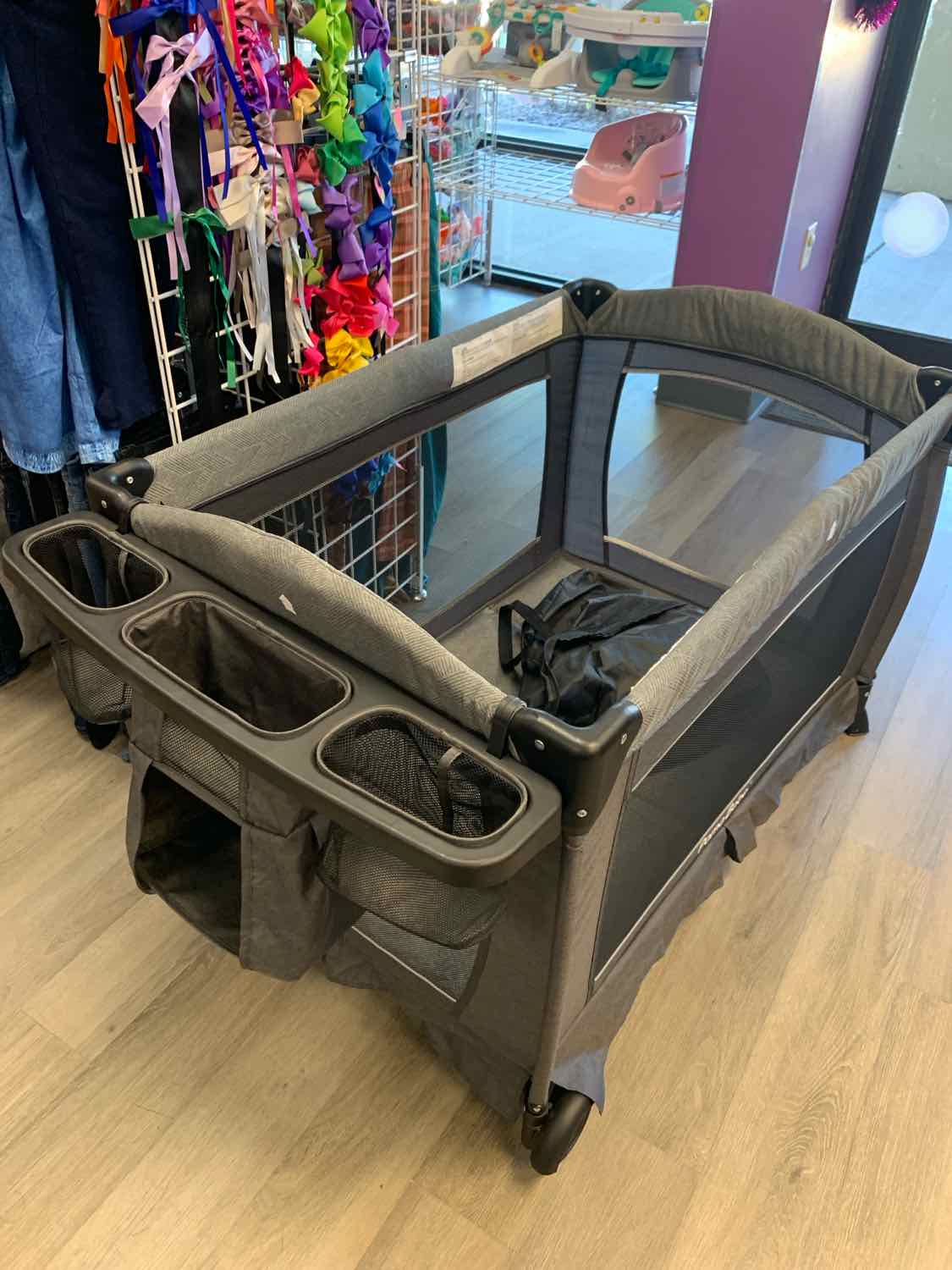 Pamo Babe Gray/Black Pack N Play